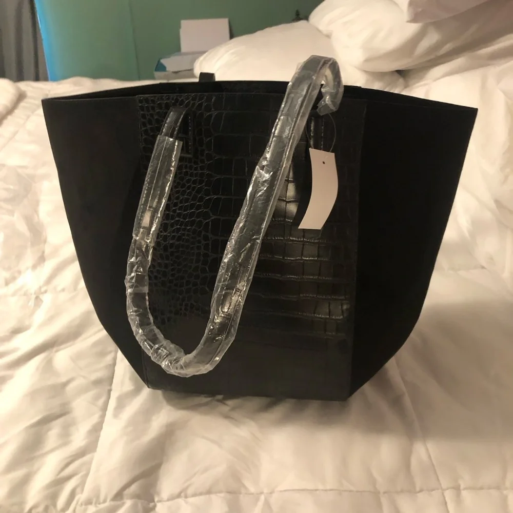 NWT Ann Taylor Large Tote 18” W- 12” L 11” Strap Drop - Picture 1 of 8